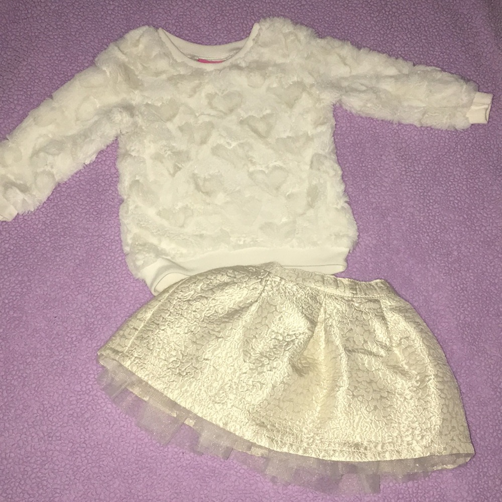 Super cute holiday outfit. Size 2T